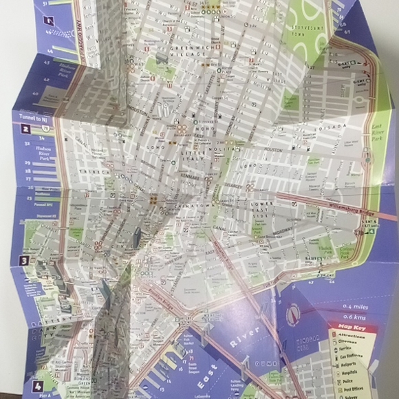 2/$20 VanDam NYC Unfolds Classic ©2005 644736410018 9780931141003 - Picture 4 of 9